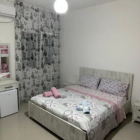 Anxhelo בית הארחה